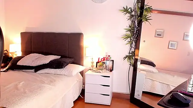 Alicee Levine online show from 19, 3, 2025