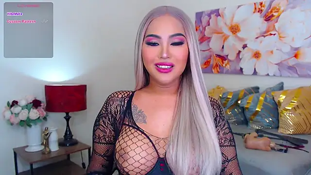 HugeCock Savanna online show from 26, 10, 2025