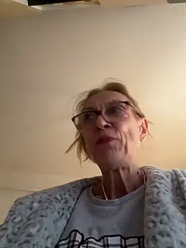 adella13 online show from 17, 12, 2024