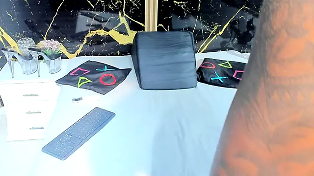 NahomyOwen online show from 6, 10, 2025