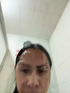 yesie hot online show from 9, 9, 2025