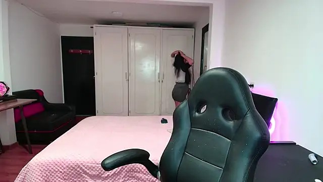 yesie hot online show from 30, 9, 2025