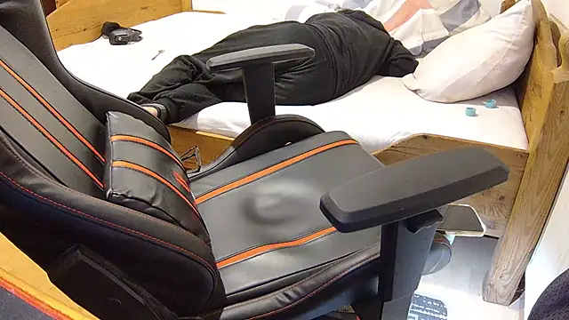 Snapshot of KmlBI26 chatting on 29, 10, 2025 KmlBI26 online show from 29, 10, 2025