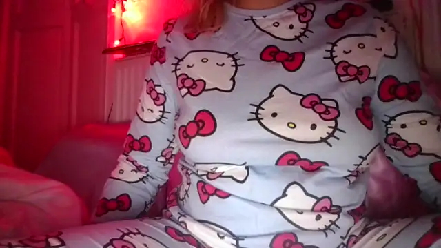 Snapshot of RealLittleRedRidingHood chatting on 12, 3, 2025 RealLittleRedRidingHood online show from 12, 3, 2025