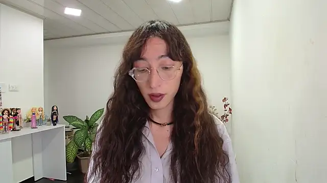 NicoleCortez online show from 18, 3, 2025