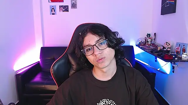 Snapshot of malik_harrison__ chatting on 1, 1, 2025 malik harrison online show from 1, 1, 2025