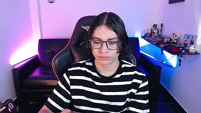 Snapshot of malik_harrison__ chatting on 2, 1, 2025 malik harrison online show from 2, 1, 2025