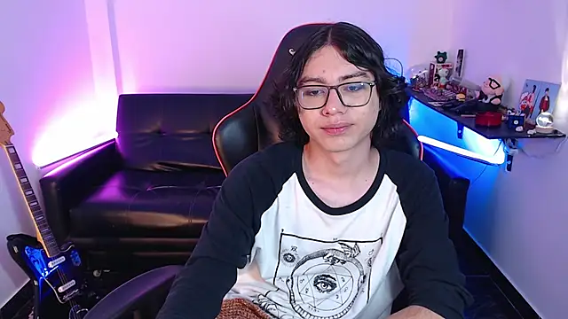 Snapshot of malik_harrison__ chatting on 8, 1, 2025 malik harrison online show from 8, 1, 2025