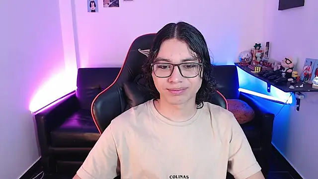 Snapshot of malik_harrison__ chatting on 3, 2, 2025 malik harrison online show from 3, 2, 2025