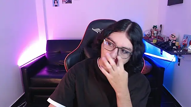 Snapshot of malik_harrison__ chatting on 4, 2, 2025 malik harrison online show from 4, 2, 2025