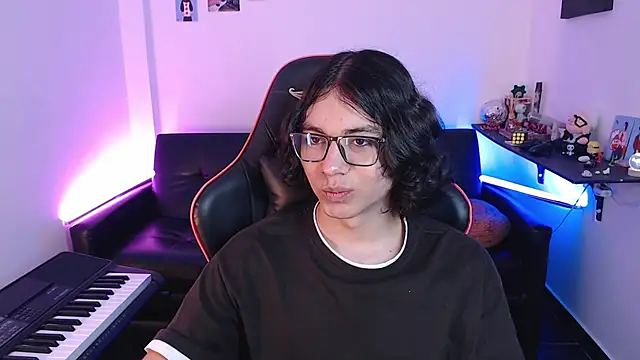 Snapshot of malik_harrison__ chatting on 4, 2, 2025 malik harrison online show from 4, 2, 2025