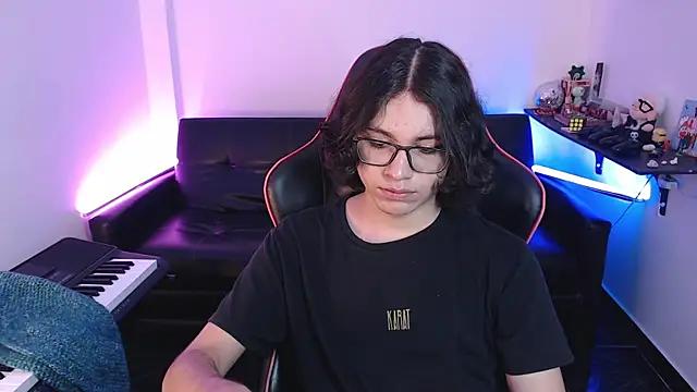 Snapshot of malik_harrison__ chatting on 6, 2, 2025 malik harrison online show from 6, 2, 2025