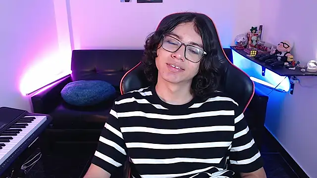 Snapshot of malik_harrison__ chatting on 20, 2, 2025 malik harrison online show from 20, 2, 2025