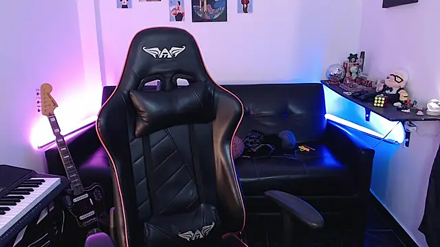 Snapshot of malik_harrison__ chatting on 4, 3, 2025 malik harrison online show from 4, 3, 2025