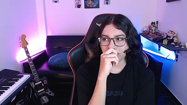 Snapshot of malik_harrison__ chatting on 6, 3, 2025 malik harrison online show from 6, 3, 2025