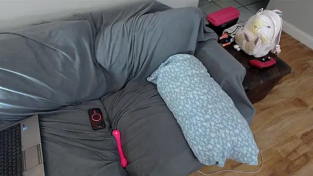 EmoDream1998 online show from 7, 3, 2025