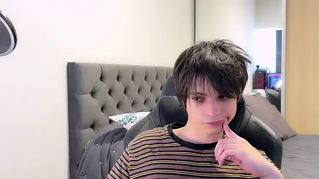 SasukeUhchiaa online show from 4, 1, 2025