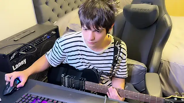 SasukeUhchiaa online show from 8, 3, 2025