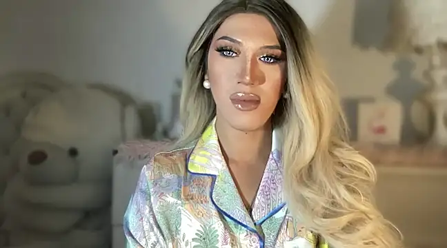 Ts glamxxxx online show from 8, 3, 2025