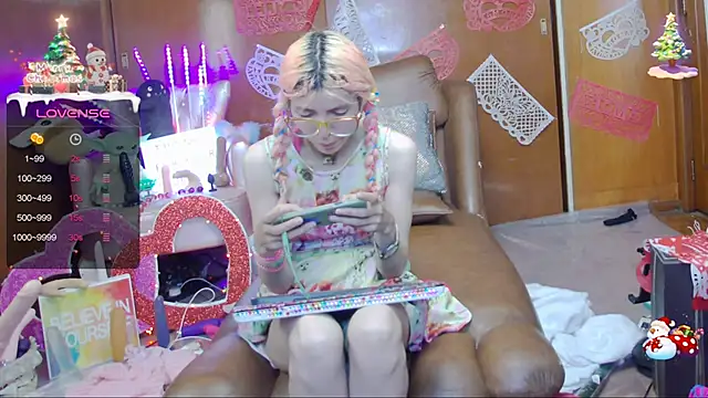 Skinygirl online show from 18, 2, 2025