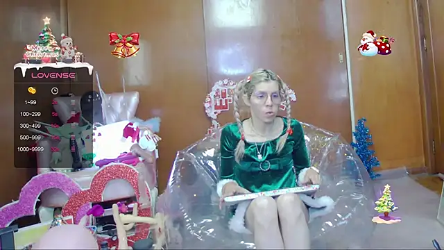 Skinygirl online show from 13, 12, 2025