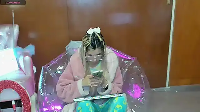 Skinygirl online show from 17, 3, 2026