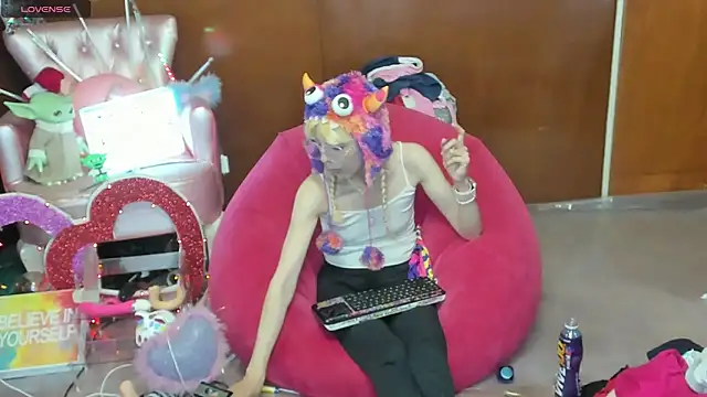 Skinygirl online show from 29, 4, 2026