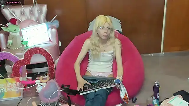 Skinygirl online show from 30, 4, 2026