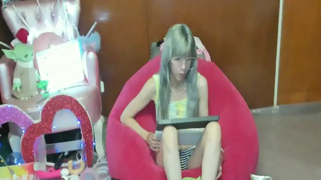 Skinygirl online show from 4, 5, 2026