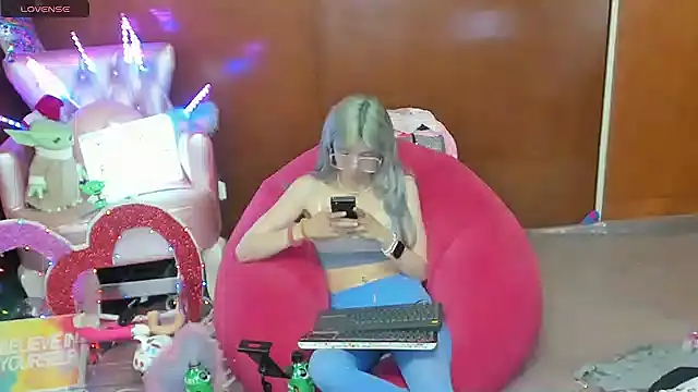Skinygirl online show from 6, 5, 2026