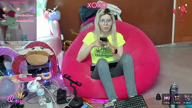 Skinygirl online show from 31, 7, 2026