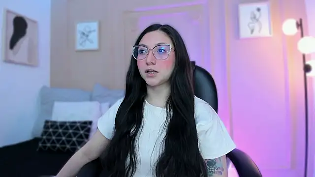 lucy neil online show from 26, 2, 2026