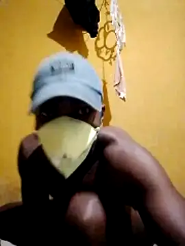 Snapshot of LULE37587001 chatting on 2, 12, 2025 LULE37587001 online show from 2, 12, 2025