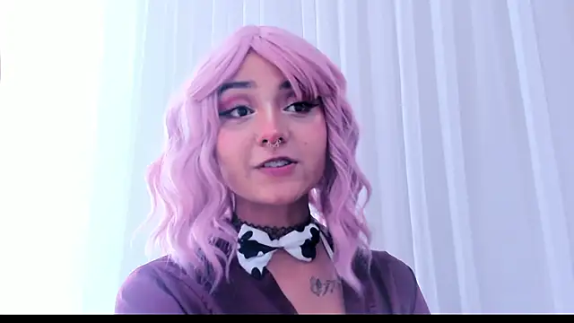 Emma Torres   online show from 15, 2, 2025