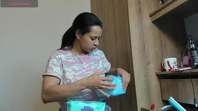 Bessie32 online show from 10, 3, 2025