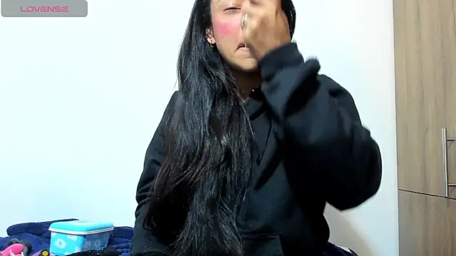 Bessie32 online show from 2, 12, 2025