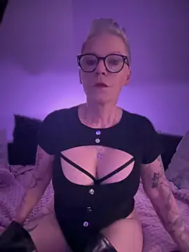 German Milf online show from 27, 2, 2025