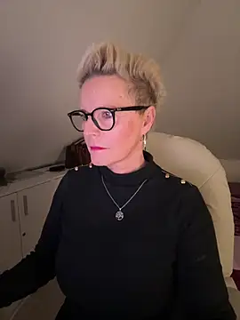 German Milf online show from 22, 12, 2025