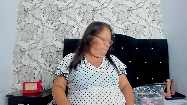 Keira Lennox online show from 13, 2, 2026