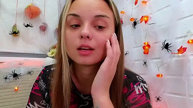 Snapshot of Misss_Vikk chatting on 1, 11, 2025 Misss Vikk online show from 1, 11, 2025