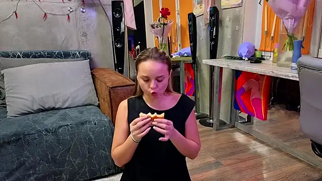 Snapshot of Misss_Vikk chatting on 17, 11, 2025 Misss Vikk online show from 17, 11, 2025