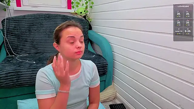 Snapshot of Misss_Vikk chatting on 24, 11, 2025 Misss Vikk online show from 24, 11, 2025