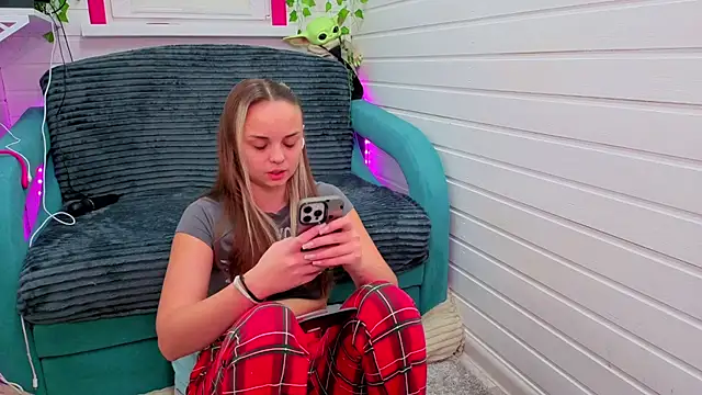 Snapshot of Misss_Vikk chatting on 25, 11, 2025 Misss Vikk online show from 25, 11, 2025