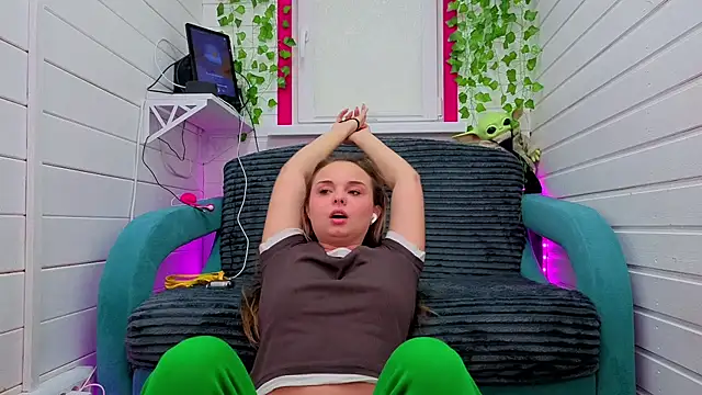 Snapshot of Misss_Vikk chatting on 2, 12, 2025 Misss Vikk online show from 2, 12, 2025