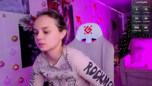 Snapshot of Misss_Vikk chatting on 15, 12, 2025 Misss Vikk online show from 15, 12, 2025