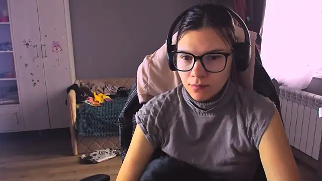 MollyLollipop online show from 4, 12, 2025