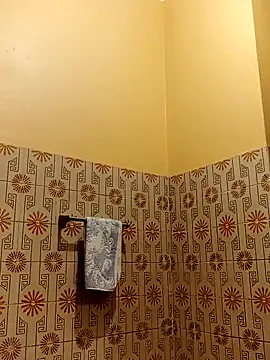 Snapshot of White_rabbit_ chatting on 5, 2, 2025 White rabbit  online show from 5, 2, 2025