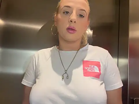 Strongqueen online show from 8, 1, 2025