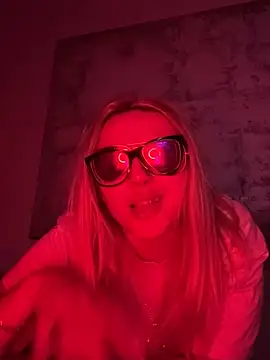 Strongqueen online show from 16, 1, 2025