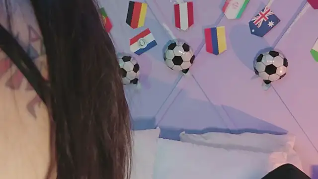 emmajohnss online show from 12, 7, 2026